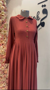 فستان بطيخي تصميم بكسرات مميزة