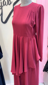 فستان راقي مع ردة اضافية