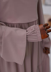 فستان مريم باللون البيج