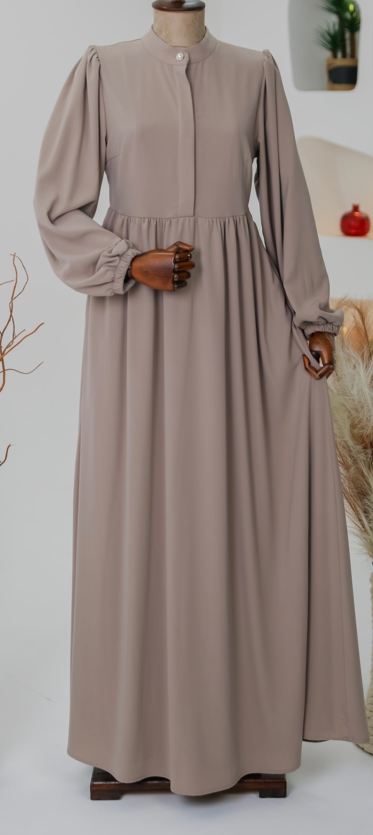 فستان سارة باللون البيج