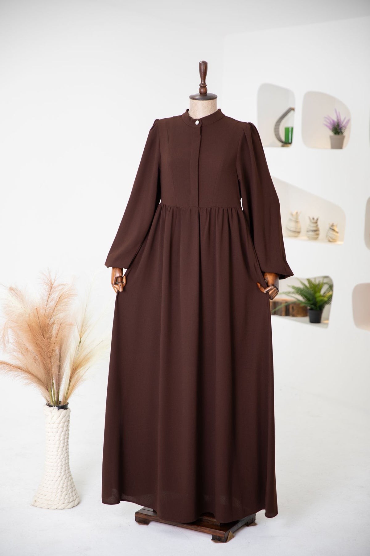 فستان كسره كريب مع ازرار مخفية